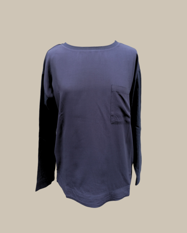 T-shirt blu over manica lunga 100% cotone con taschino frontale - immagine 2