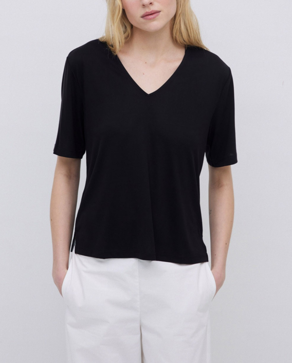 T-shirt nera scollo a v cotone bio