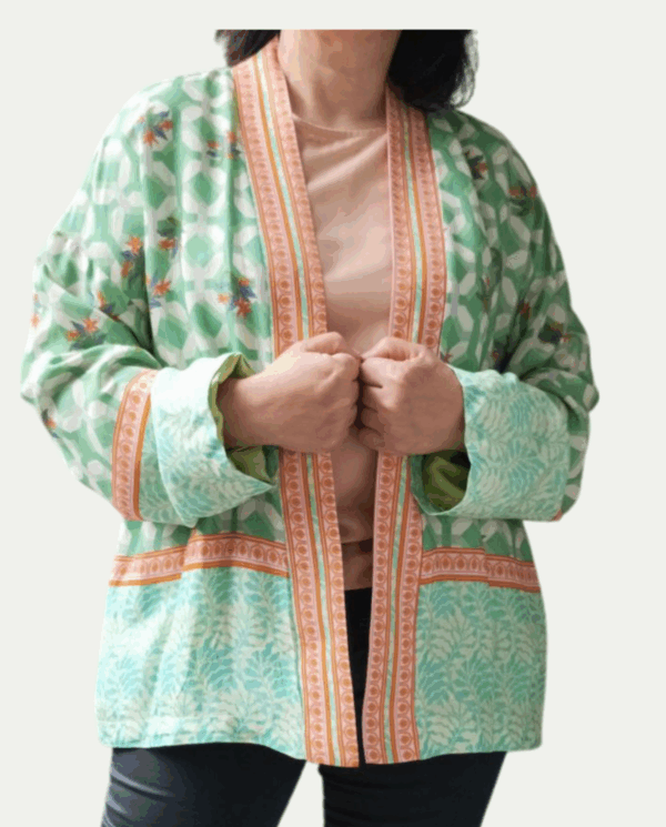 Kimono corto fantasia geometrica con fodera interna