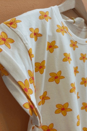 T-shirt con manica in cotone con fantasia fiore
