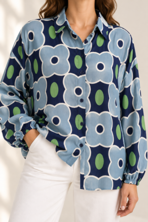 Camicia donna manica lunga taglio over fantasia su base blu e azzurro