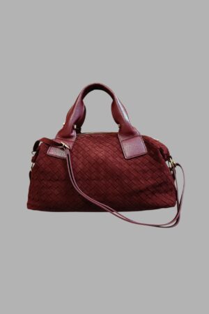 Borsa bordò in pelle taglio borsone con doppia tracolla, motivo di intreccio