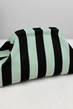Clutch in tessuto a righe nera e verde menta