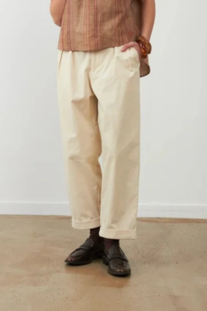 Pantalone in velluto a coste piccole taglio baggy color burro